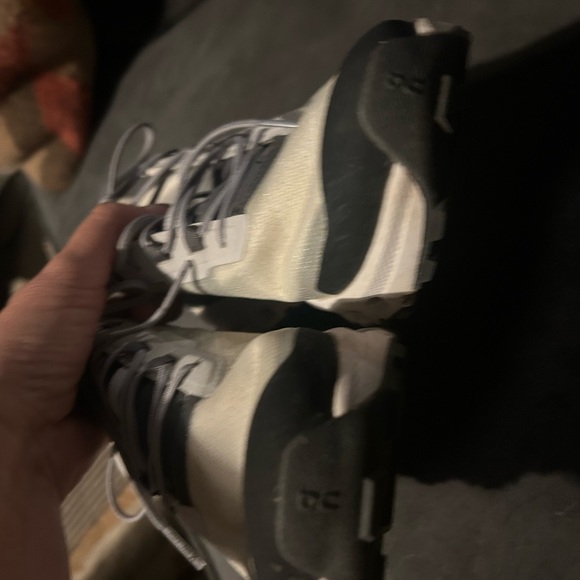 On Running, Cloud helion, 2 small tears you won’t see w pants. - Picture 6 of 11